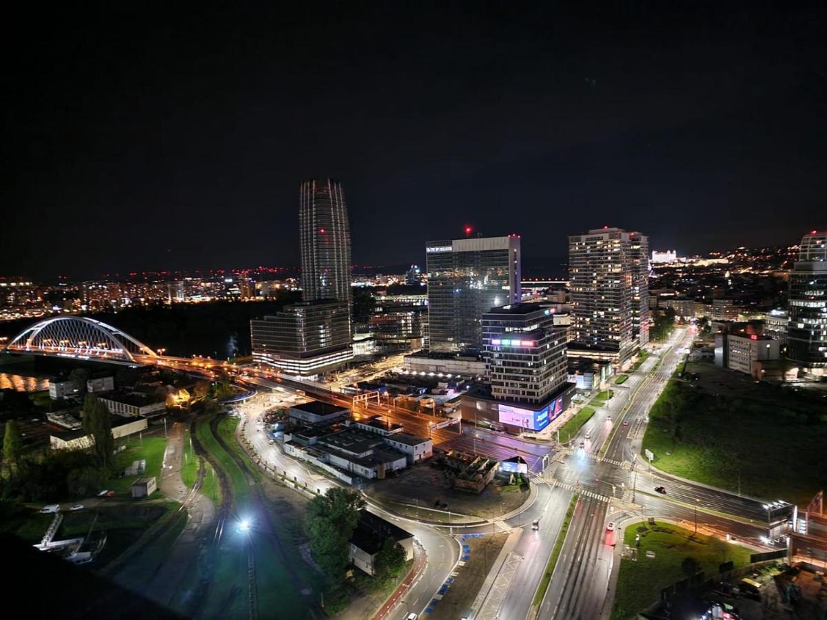 New Downtown Apartment Couple Minute From The Old Town 브라티슬라바 외부 사진