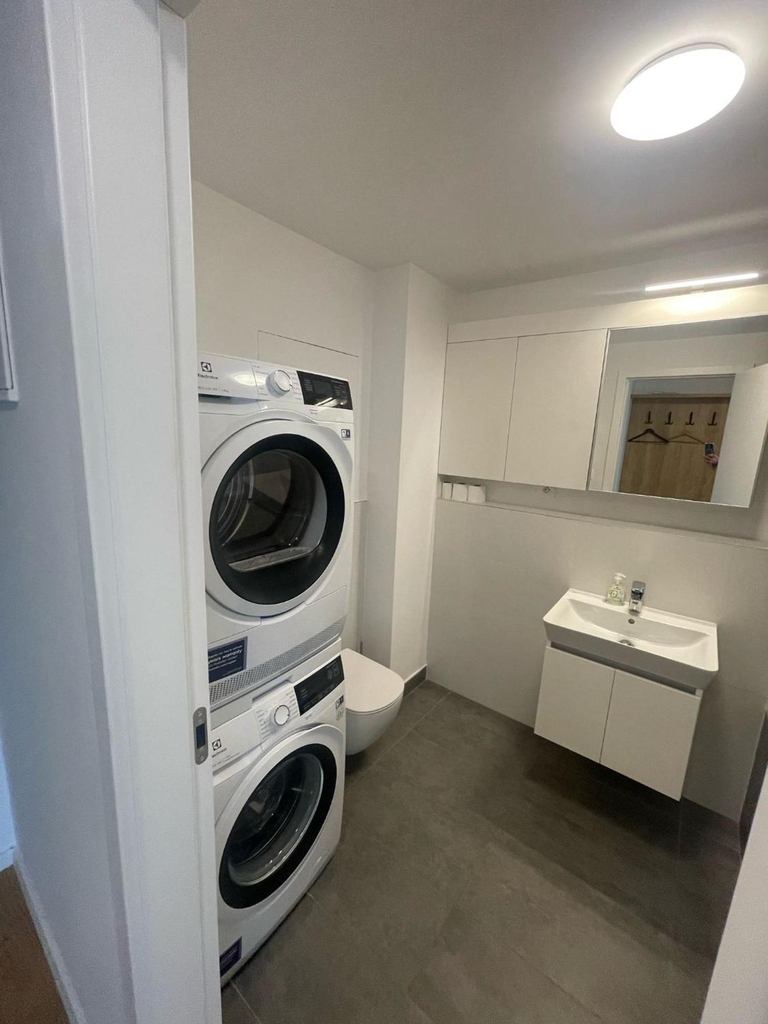 New Downtown Apartment Couple Minute From The Old Town 브라티슬라바 외부 사진