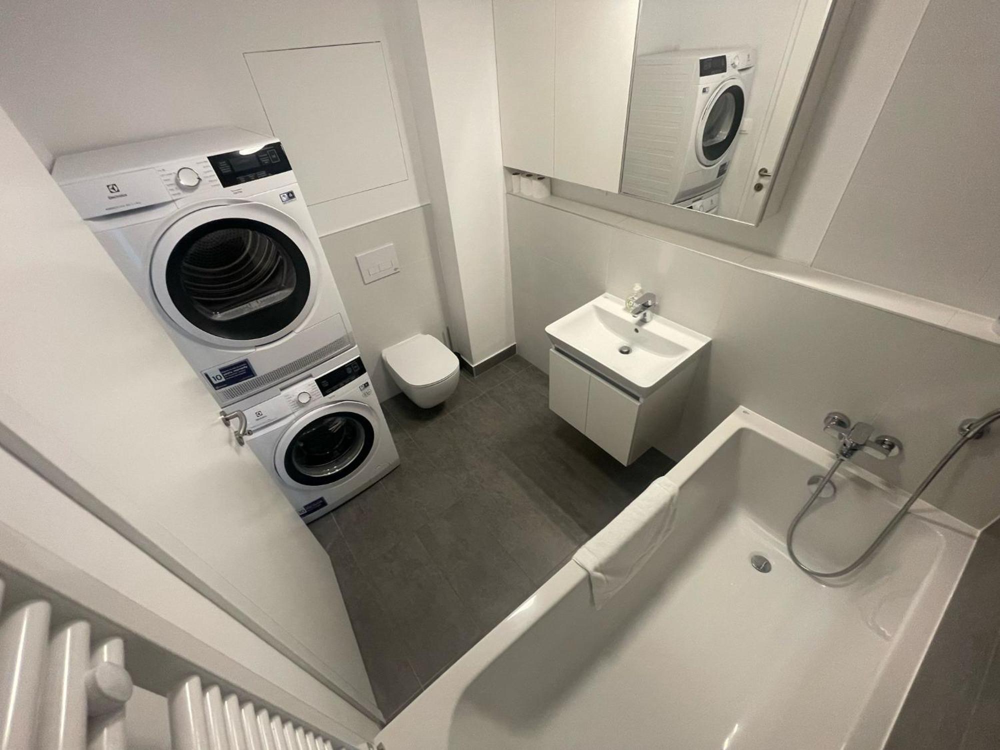 New Downtown Apartment Couple Minute From The Old Town 브라티슬라바 외부 사진