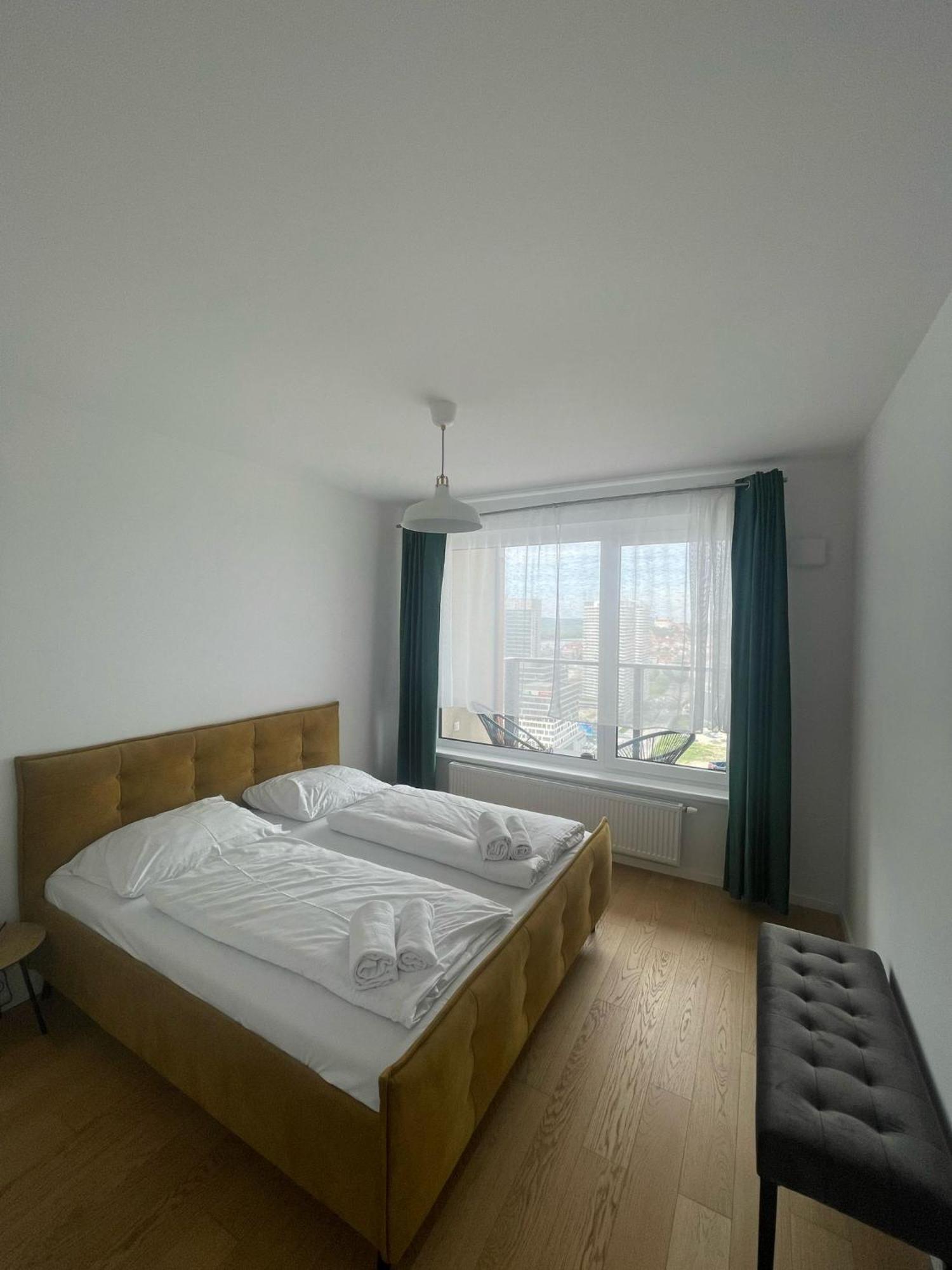 New Downtown Apartment Couple Minute From The Old Town 브라티슬라바 외부 사진