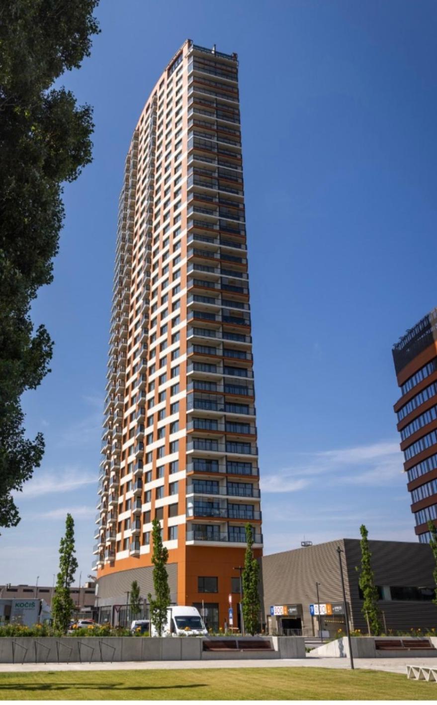 New Downtown Apartment Couple Minute From The Old Town 브라티슬라바 외부 사진